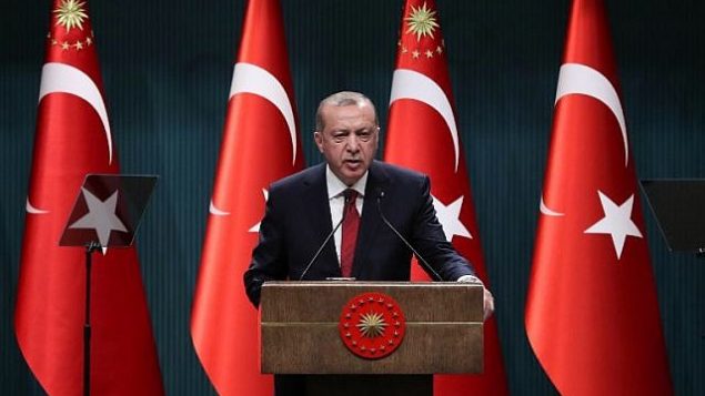 الرئيس التركي رجب طيب اردوغان خلال مؤتمر صحفي في المجمع الرئاسي في انقرة، 18 ابريل 2018 (AFP/Adem Altan)