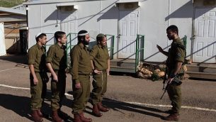 صورة توضيحية للجنود المنتمين إلى وحدة نتساح يهودا الأرثوذكسية المتطرفة التابعة للجيش الإسرائيلي. (Yaakov Naumi/Flash90)