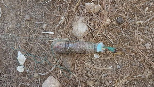 بالون مشكوك فيه سقط في مدينة كريات غات جنوب إسرائيل، في 1 يوليو 2018. (الشرطة الإسرائيلية)