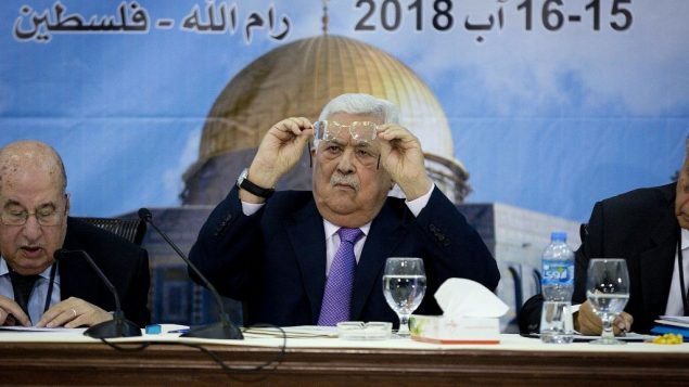 رئيس السلطة الفلسطينية محمود عباس خلال اجتماع للمجلس المركزي الفلسطيني في مدينة رام الله بالضفة الغربية، 15 أغسطس، 2018 (AP Photo/Majdi Mohammed)