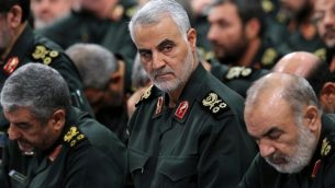 قائد الحرس الثوري الإيراني فاسم سليماني يحضر لقاء مع المرشد الأعلى الإيراني آية الله علي حامنئي وقادة الحرس الثوري في طهران، 18 سبتمبر 2016 (Office of the Iranian Supreme Leader via AP)