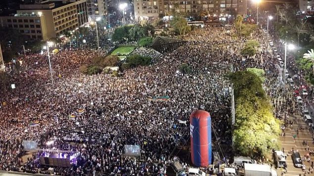 عشرات الالاف يشاركون بمظاهرة نظمها الدروز في تل ابيب ضد قانون الدولة اليهودية، 4 اغسطس 2018 (Adam Rasgon/ Times of Israel staff)