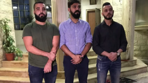 ضحايا جريمة الكراهية محمد يوسفين ومعتصم أيوب ومعاذ أيوب في حدث تضامني نُظم في مدينة شفاعمرو، 29 أغسطس، 2018. (screen capture: channel 10)
