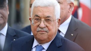 رئيس السلطة الفلسطينية محمود عباس يتحدث مع الصحافة بعد اللقاء بالرئيس الفرنسي ايمانويل ماكرون في قصر الاليزيه في باريس، 21 سبتمبر 2018 (AFP Photo/Ludovic Marin) رئيس السلطة الفلسطينية محمود عباس يتحدث مع الصحافة بعد اللقاء بالرئيس الفرنسي ايمانويل ماكرون في قصر الاليزيه في باريس، 21 سبتمبر 2018 (AFP Photo/Ludovic Marin)