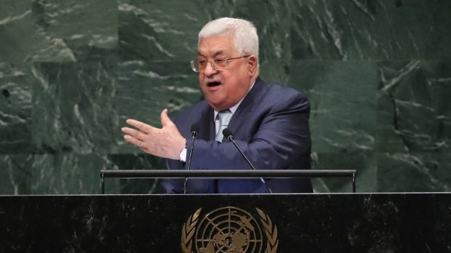 رئيس السلطة الفلسطينية محمود عباس يلقي خطابا أمام الجمعية العامة للأمم المتحدة في 27 سبتمبر، 2018 في نيويورك حيث احتشد قادة العالم لحضور الدورة ال73 للجمعية العامة للأمم المتحدة في مقر المنظمة في منهاتن. (John Moore/Getty Images/AFP) رئيس السلطة الفلسطينية محمود عباس يلقي خطابا أمام الجمعية العامة للأمم المتحدة في 27 سبتمبر، 2018 في نيويورك حيث احتشد قادة العالم لحضور الدورة ال73 للجمعية العامة للأمم المتحدة في مقر المنظمة في منهاتن. (John Moore/Getty Images/AFP)