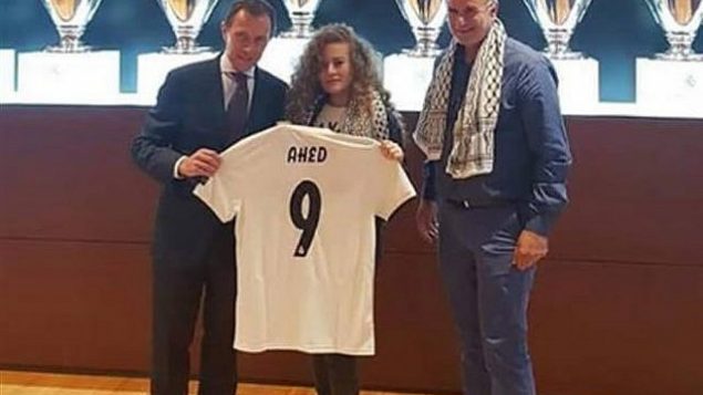 عهد التميمي تحل ضيفة على نادي ريال مدريد لكرة القدم، 29 سبتمبر، 2018.  (via twitter)