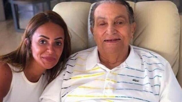 الرئيس المصري الأسبق حسني مبارك (من اليمين) في صورة نُشرت على الإنترنت في 31 أغسطس، 2018. (Twitter)