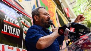 وزير الدفاع السابق إيهود باراك في تل أبيب في 24 أغسطس 2018. (Tomer Neuberg/Flash90)
