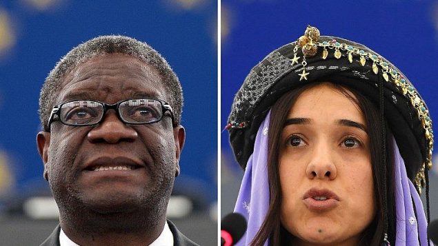 الفائزان بجائزة نوبل للسلام نادية مراد، ناشطة أيزيدية كانت أسيرة لدى تنظيم الدولة الإسلامية، والطبيب الكونغولي دينيس موكويجي (AFP PHOTO)