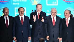 الرئيس التركي رجب طيب إردوغان خلال مراسيم افتتاح مطارا جديدا في اسطنبول، 29 اكتوبر 2018 (BULENT KILIC / AFP)