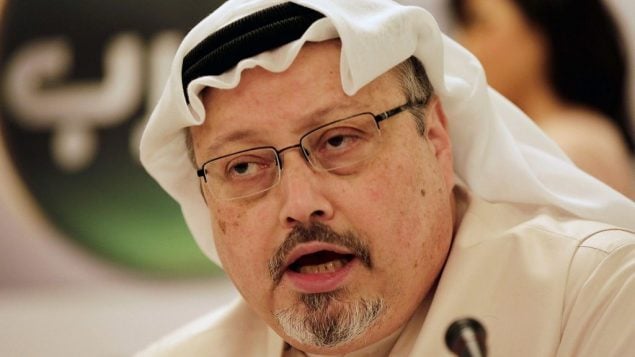 الصحافي السعودي جمال خاشقجي خلال مؤتمر صحفي في المنام، البحرين، 1 فبراير 2015 (AP Photo/Hasan Jamali, File) الصحافي السعودي جمال خاشقجي خلال مؤتمر صحفي في المنام، البحرين، 1 فبراير 2015 (AP Photo/Hasan Jamali, File)
