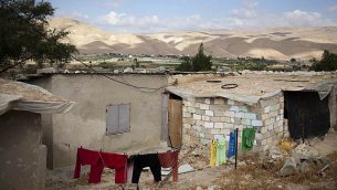 صورة توضيحية لبيت من الطين في قرية الجفتلك الفلسطينية في وادي الأردن. 23 مايو 2010. (Matanya Tausig/Flash90)