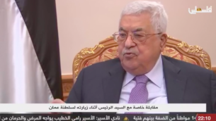 رئيس السلطة الفلسطينية محمود عباس يتحدث إلى تلفزيون فلسطين، المحطة الفلسطينية الرسمية. (لقطة شاشة: فيسبوك)