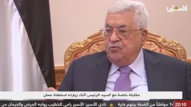 رئيس السلطة الفلسطينية محمود عباس يتحدث إلى تلفزيون فلسطين، المحطة الفلسطينية الرسمية. (لقطة شاشة: فيسبوك)