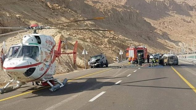 صورة من حادث الطرق المروع على الطريق رقم 90 بالقرب من البحر الميت، 30 أكتوبر، 2018.  (Courtesy MDA)