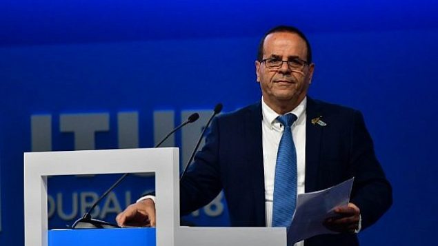 وزير الاتصالات أيوب قرا يلقي خطاب خلال مؤتمر "المندوبين المفوضين للإتحاد العام" في دبي، 30 أكتوبر، 2018. (STRINGER / AFP)