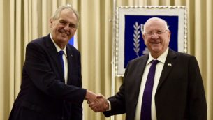 الرئيس رؤوفن ريفلين يلتقي بنظيره التشيكي ميلوش زيمان في القدس، 26 نوفمبر 2018 (Czech presidency/Twitter)