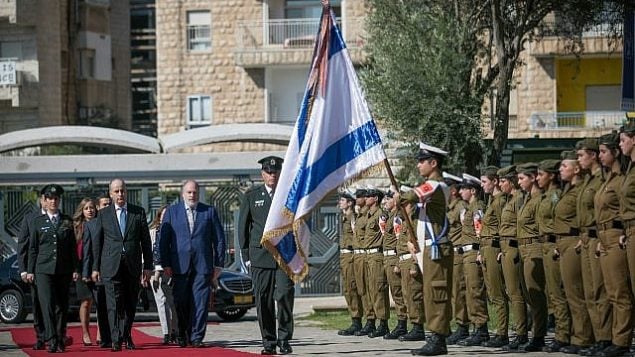 السفير الأردني الجديد لدى إسرائيل غسان المجالي خلال حفل لسفراء جدد في مقر الرئيس في القدس، 8 نوفمبر، 2018. (Yonatan Sindel/Flash90)