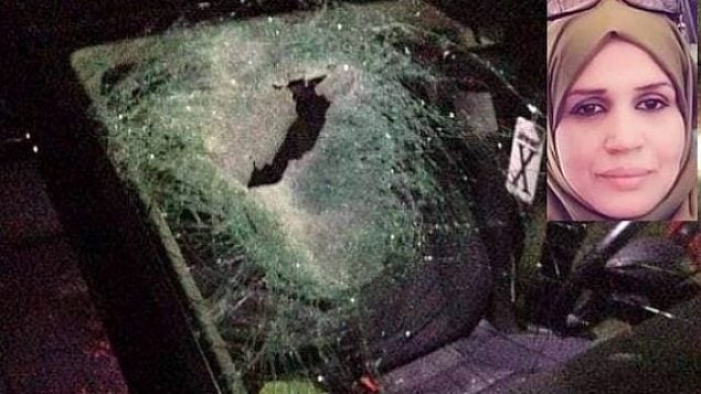 يُنظر إلى سيارة تابعة لزوجين فلسطينيين بعد حادث مميت قيل إنه تم فيه إلقاء الحجارة من قبل المستوطنين الإسرائيليين عند مفرق تبوح في شمال الضفة الغربية في 12 أكتوبر / تشرين الأول 2018. (Zachariah Sadeh/Rabbis for Human Rights) . الصورة المصغرة لعائشة محمد طلال الرابي. (Courtesy)