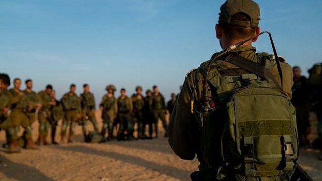 جنود من لواء كفير يحاكون حربا ضد حركة حماس في قطاع غزة، في نوفمبر 2018. (Israel Defense Forces)