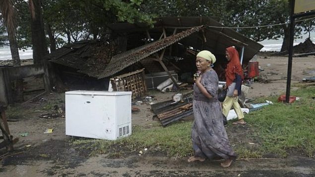 منزل محطم نتيجة تسونامي في كاريتا، اندونيسيا، 23 ديسمبر 2018 (AP Photo/Dian Triyuli Handoko) منزل محطم نتيجة تسونامي في كاريتا، اندونيسيا، 23 ديسمبر 2018 (AP Photo/Dian Triyuli Handoko)