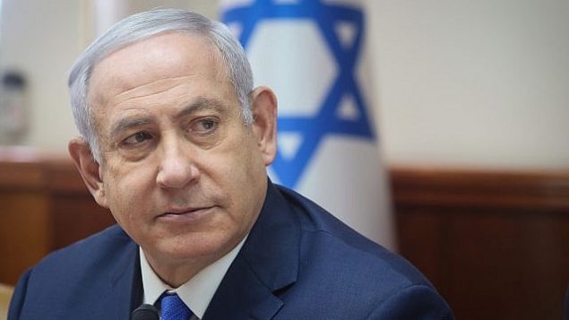رئيس الوزراء بنيامين نتنياهو يترأس الاجتماع الأسبوعي لمجلس الوزراء في مكتبه في القدس في 2 ديسمبر، 2018. (Marc Israel Sellem/Pool/Flash90)