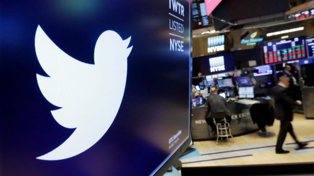 شعار تويتر في البورصة في نيويورك، 8 فبراير 2018 (AP Photo/Richard Drew, File)