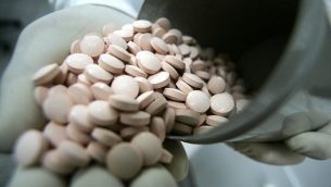 صورة توضيحية لحبوب دواء  (Abed Rahim Khatib/Flash90)
