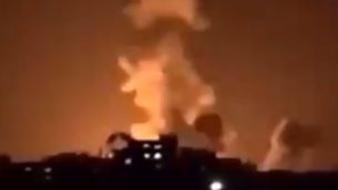 انفجار في شمال قطاع غزة في اعقاب غارات اسرائيلية، 22 يناير 2019 (Screen capture: Facebook)