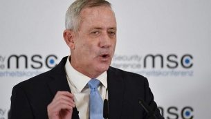 رئيس حزب الصمود لإسرائيل بيني غانتس يتحدث في مؤتمر ميونيخ الخامس والخمسين للأمن في جنوب ألمانيا، 17 فبراير، 2019. (Thomas Kienzle/AFP)