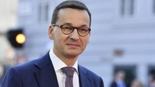 رئيس الوزراء البولندي ماتيوس مورافسكي يصل إلى قمة غير رسمية للإتحاد الأوروبي في مدينة سالزبورغ النمساية، 20 سبتمبر، 2018. (AP Photo/Kerstin Joensson)