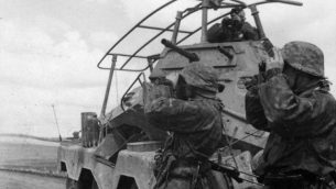 تقدم جنود فرقة "فافن إس إس ويكينغ" إلى الاتحاد السوفياتي في عام 1941 خلال عملية بربروسا في ألمانيا النازية. (ويكيبيديا / Bundesarchiv / Hummel / CC BY-SA)