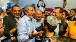 رئيس حزب البيت اليهودي الحاخام رافي بيريتس يصل الانتخابات التمهيدية للحزب في رمات غان، 4 فبراير 2019 (Flash90)