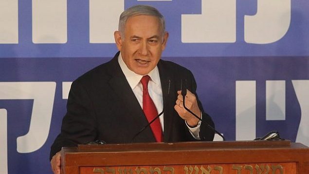 رئيس الوزراء بينيامين نتنياهو يلقي بتصريح للإعلام من مقر إقامة رئيس الوزراء في القدس، 28 فبراير، 2019.  (Yonatan Sindel/Flash90)