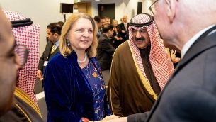 وزيرة الخارجية النمساوية كارين كنيسل تلتقي بالمندوبين في مؤتمر دولي حول الشرق الأوسط في وارسو، 14 فبراير 2019 (Angelika Lauber)