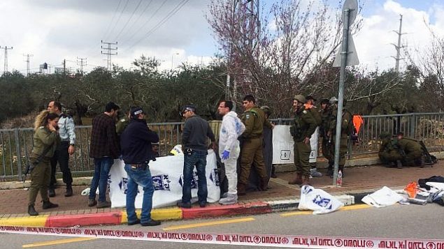 قوات إسرائيلية في موقع هجوم اطلاق نار نفذه فلسطيني في فرق غيتاي-أفيشار، 17 مارس 2019  (Flash90)