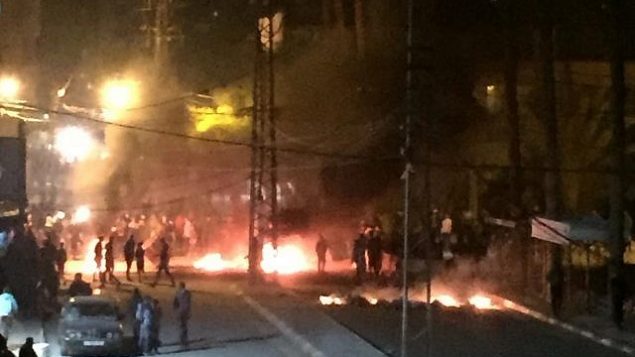 فلسطينيون في غزة يتظاهرون احتجاجا على غلاء المعيشة والضراء في القطاع الساحلي، 15 مارس، 2019. (anonymous resident of Gaza)