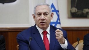 رئيس الوزراء بنيامين نتنياهو يتحدث خلال اجتماع مجلس الوزراء الأسبوعي في القدس في 14 أبريل 2019. (RONEN ZVULUN / AFP)