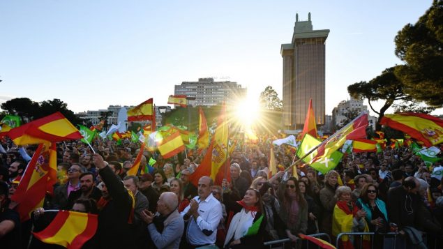 داعمو حزب ’بوكس’ اليميني المتطرف الاسباني خلال تجمع انتخابي في مدريد، 26 ابريل 2019 (OSCAR DEL POZO / AFP)