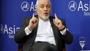وزير الخارجية الإيراني محمد جواد ظريف يتحدث في جمعية آسيا في نيويورك، 24 أبريل 2019. (AP Photo / Richard Drew)