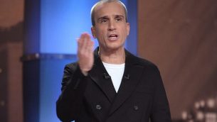 مقدم البرامج الإسرائيلي آفري غلعاد، 2 فبراير، 2011. (Oren Nahshon/Flash 90/File)