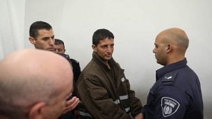عرفات ارفاعية (29 عاما)، الفلسطيني المشتبه بقتل أوري انسباخر، يمثل أمام محكمة الصلح في القدس في 11 فبراير، 2019. (Yonatan Sindel/Flash90)