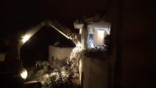 الجيش الإسرائيلي يهدم منزل فلسطيني تتهمه بتنفيذ هجوم إطلاق نار في الضفة الغربية، 17 أبريل، 2019.  (IDF Spokesperson's Unit)