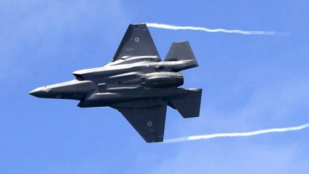 طائرة مقاتلة إسرائيلية من طراز F-35 خلال عرض جوي في تل أبيب، 9 مايو، 2019، في إطار احتفالات إسرائيل بيوم إستقلالها ال71.(Jack Guez/AFP)