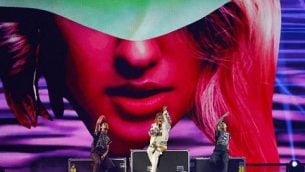 ممثلة روسيا البيضاء، زينة، تؤدي أغنيتها ’لايك إيت’ خلال النصف نهائي الأول للنسخة ال64 من مسابقة الأغنية الأوروبية ’يوروفجن’ 2019 في ’إكسبو تل أبيب’ في 14 مايو، 2019.   (Jack GUEZ / AFP)