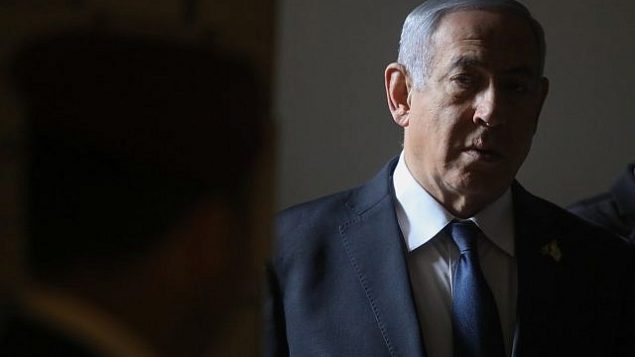 رئيس الورزاء بنيامين نتنياهو يشارك في مراسم ’يوم الذكرى’ في المقبرة العسكرية "جبل هرتسل" في القدس، 8 مايو، 2019. (Marc Israel Sellem/Pool/Flash90) رئيس الورزاء بنيامين نتنياهو يشارك في مراسم ’يوم الذكرى’ في المقبرة العسكرية "جبل هرتسل" في القدس، 8 مايو، 2019. (Marc Israel Sellem/Pool/Flash90)