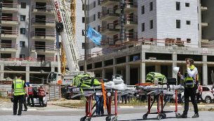 مكان انهيار رافعة في موقع بناء في مدينة يافنيه، والذي أسفر عن مقتل أربعة أشخاص وإصابة اثنين آخرين، 19 مايو، 2019.  (Flash90)