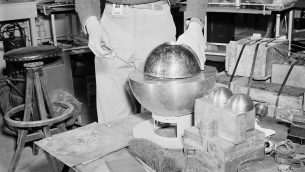 صورة توضيحية: نواة بلوتونيوم في الولايات المتحدة عام 1946 (US government/Wikimedia)