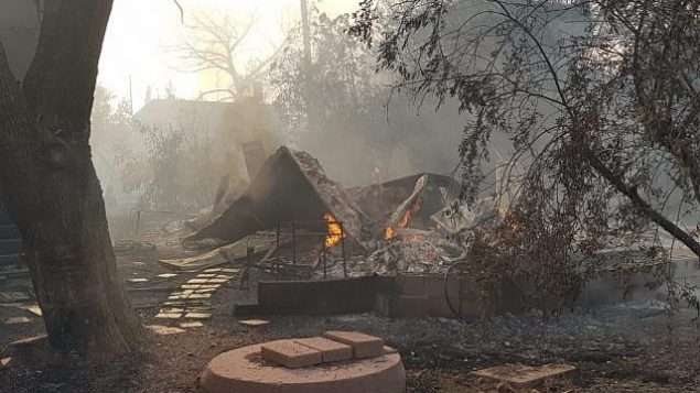 آثار الحريق في بلدة ميفو موديعيم في 23 مايو، 2019. (Israel Fire Service) آثار الحريق في بلدة ميفو موديعيم في 23 مايو، 2019. (Israel Fire Service)