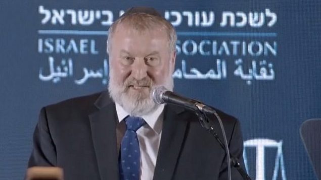 النائب العام أفيحاي ماندلبليت يلقي  كلمة خلال مؤتمر قانوني في إيلات، 27 مايو، 2019. (Screen capture/Channel 13)